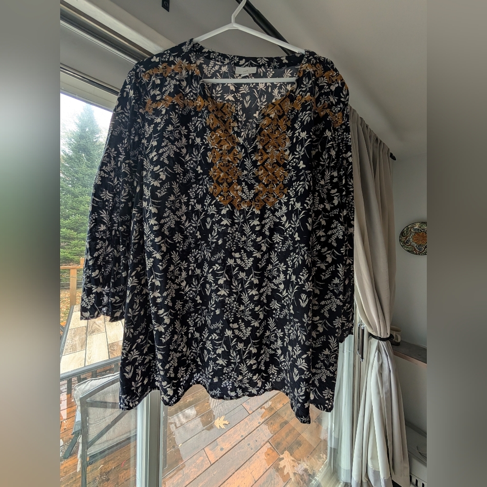 3/25$  J Jill Boho Blouse With Embroidery 💙💛